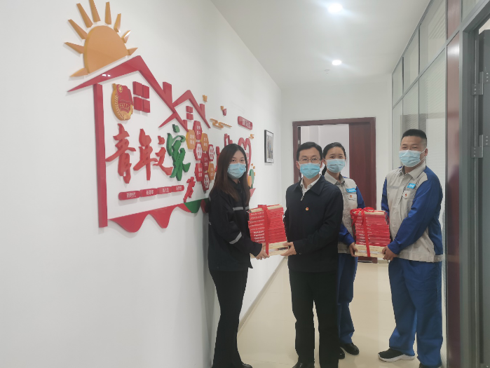 贈書合影