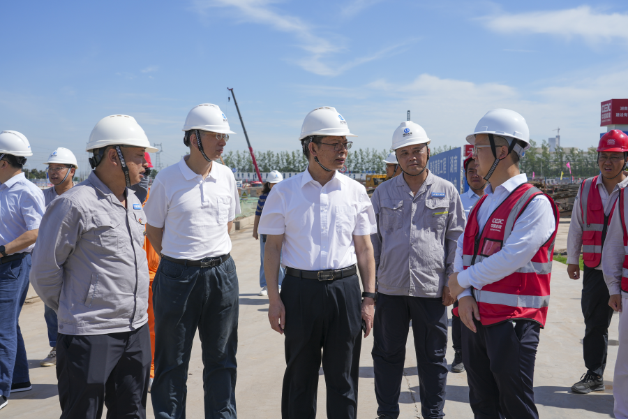 7月17日，涂山峰赴江陵火電項(xiàng)目防汛安全檢查